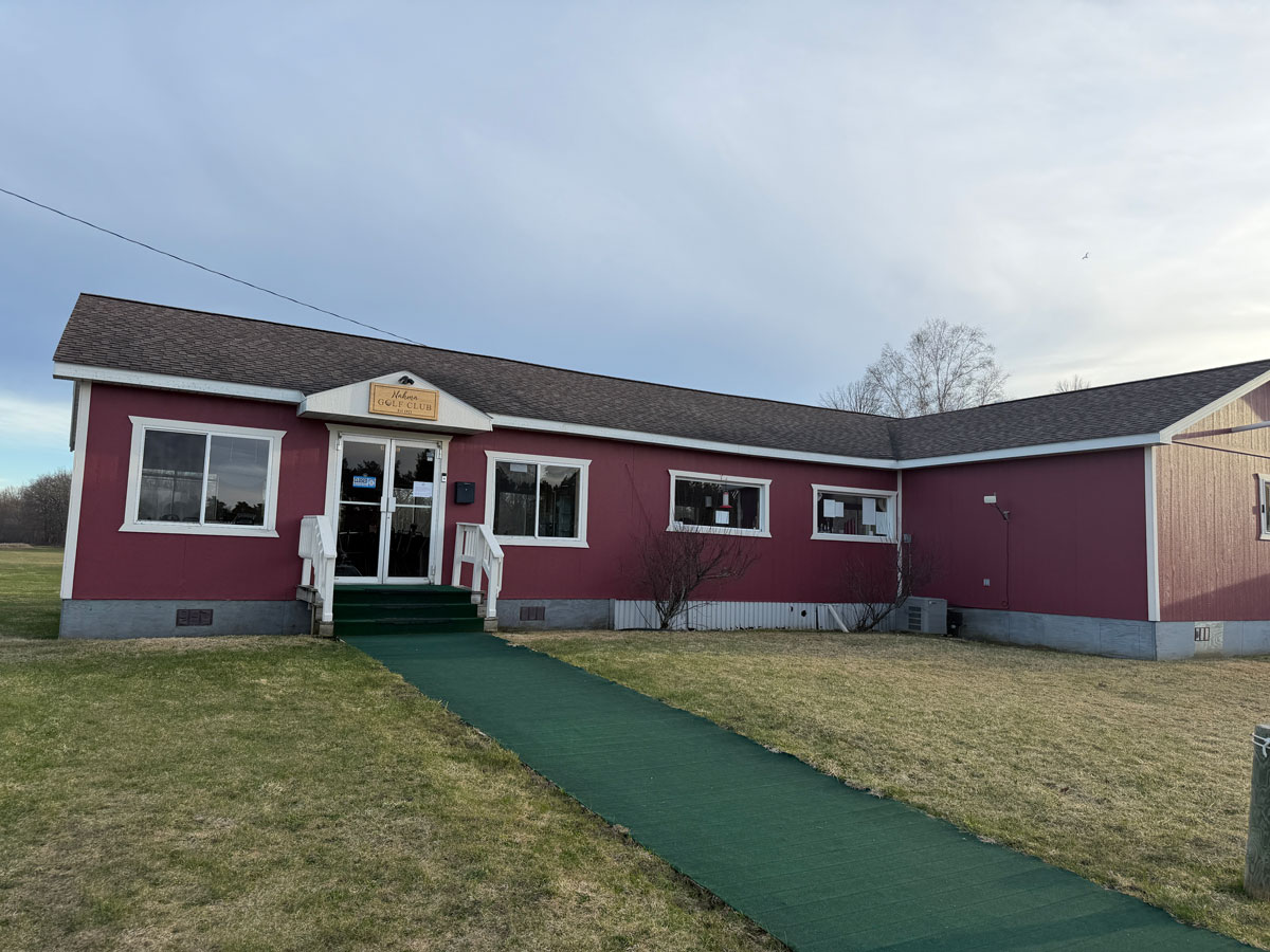 Nahma Golf Club clubhouse exterior